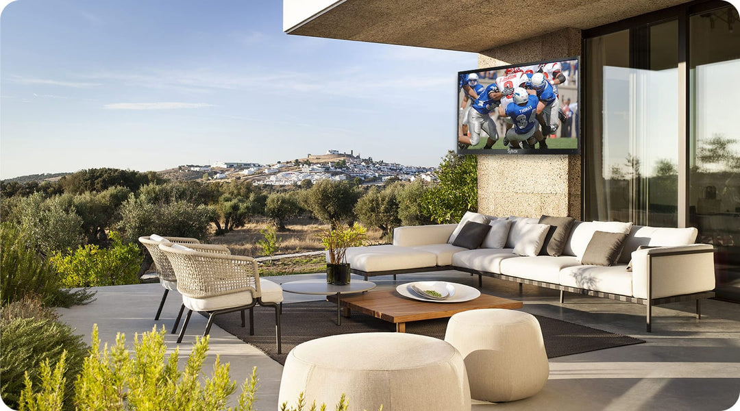 Für den halbexternen Raum konzipierter Outdoor-Fernseher mit 1000 Nit Helligkeit.