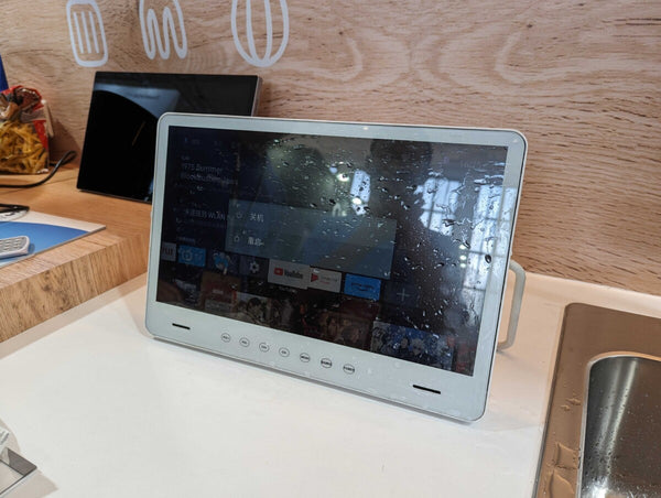 Cette TV connectée ne se met pas dans son salon… mais dans sa piscine